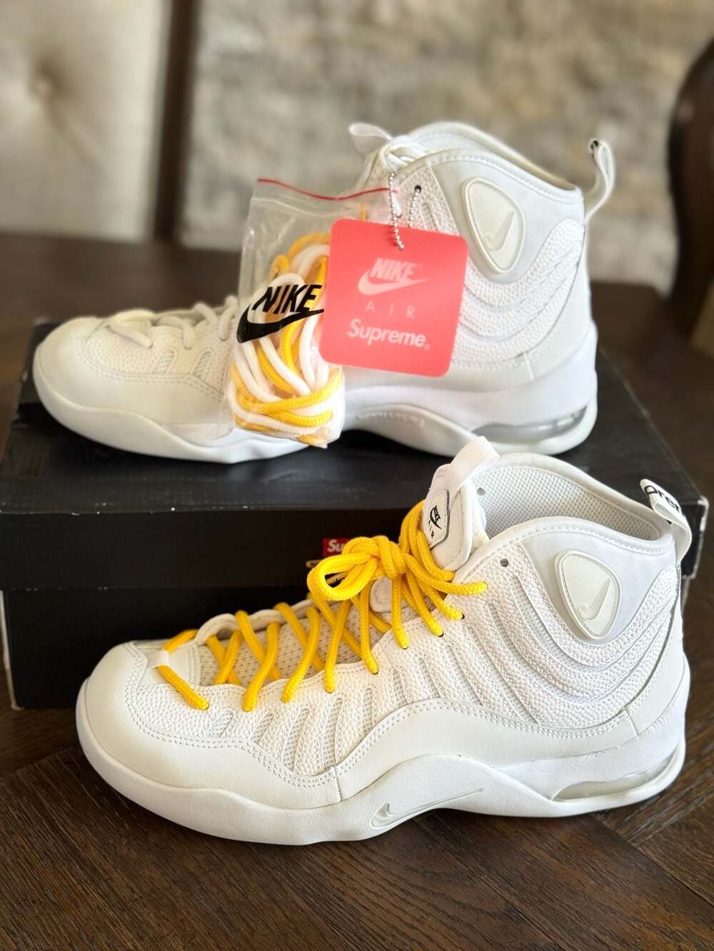 Supreme x Nike Air Bakin White Amarillo DX3292-100 Size 8.5 New With Box Rare!